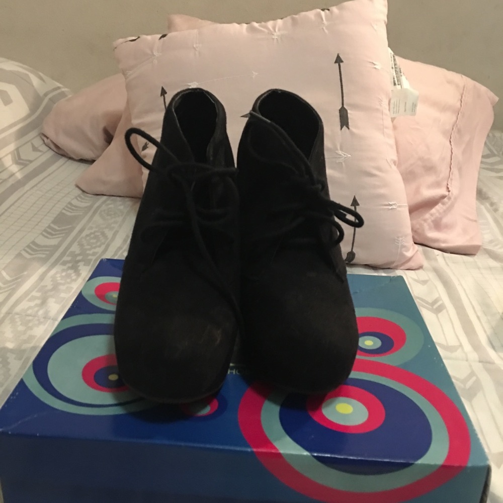 🌸 Black Bootie wedges 🌸